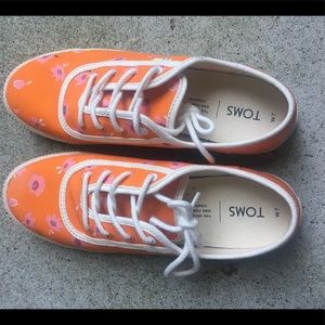 ✨2/40✨TOMS retro style orange floral shoes